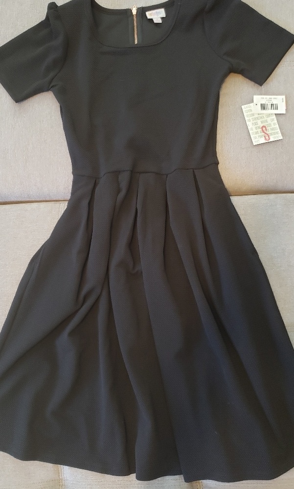 Lularoe small Amelia in black